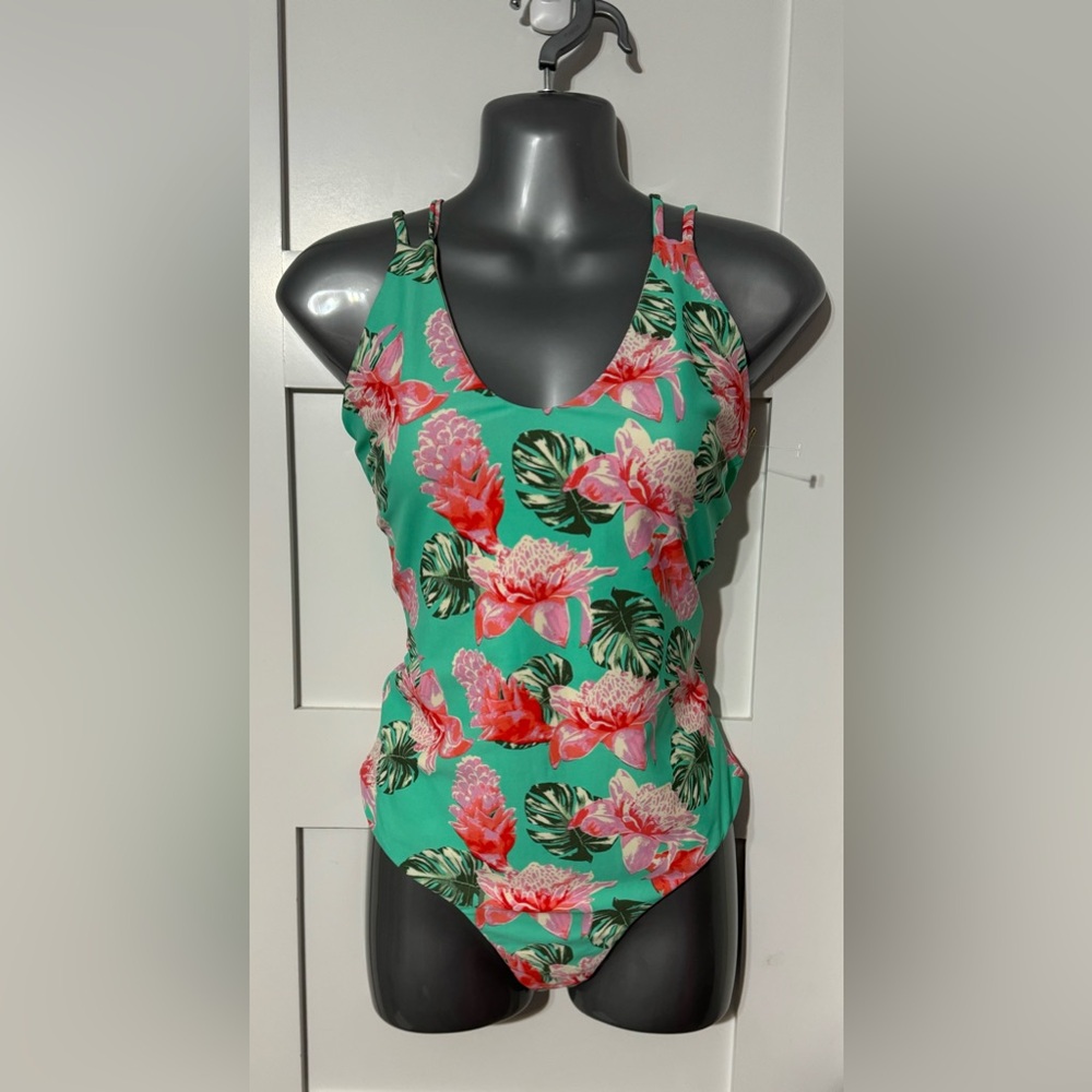 NWOT-VANILLA BEACH ONE PC SWIMSUIT